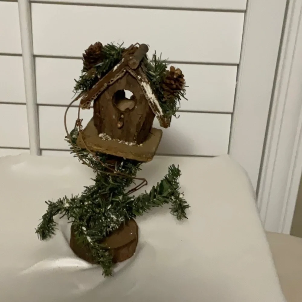 𝅺wooden Bird house